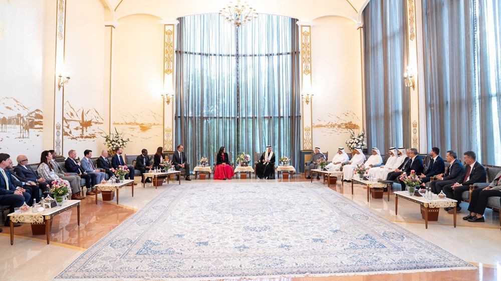 سعود بن صقر يستقبل حاكمة «ميشيغان» ويشهد توقيع اتفاقية لتعزيز الابتكار والنمو الاقتصادي