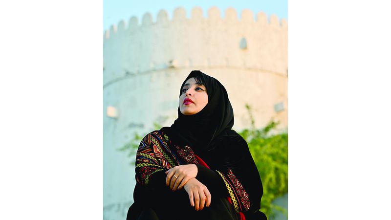 الامارات | فاطمة بنت علي تواجه تعقيدات الحياة بالفلسفة