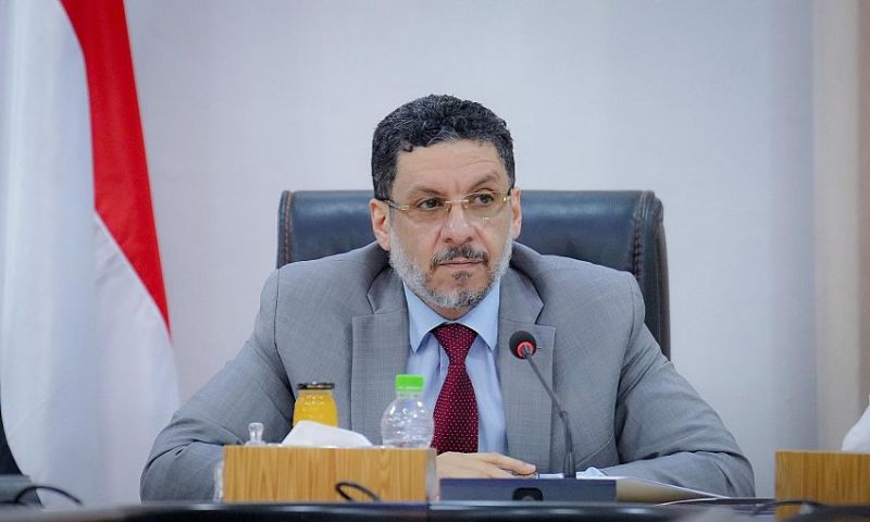 الحكومة اليمنية تخرج عن صمتها وتكشف اسباب انهيار العملة وعن الحل الوحيد لهذه الازمة "بيان"