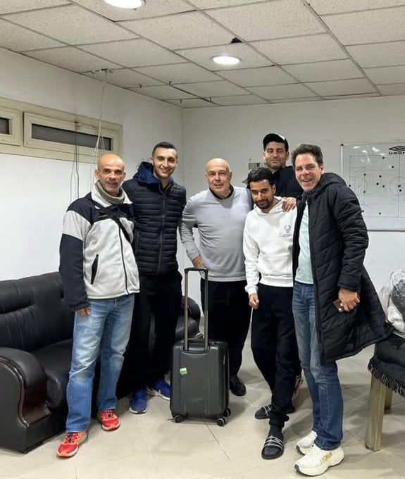 شاهد جروس يحزم حقائبه استعدادا لمغادرة القاهرة بعد الرحيل عن الزمالك