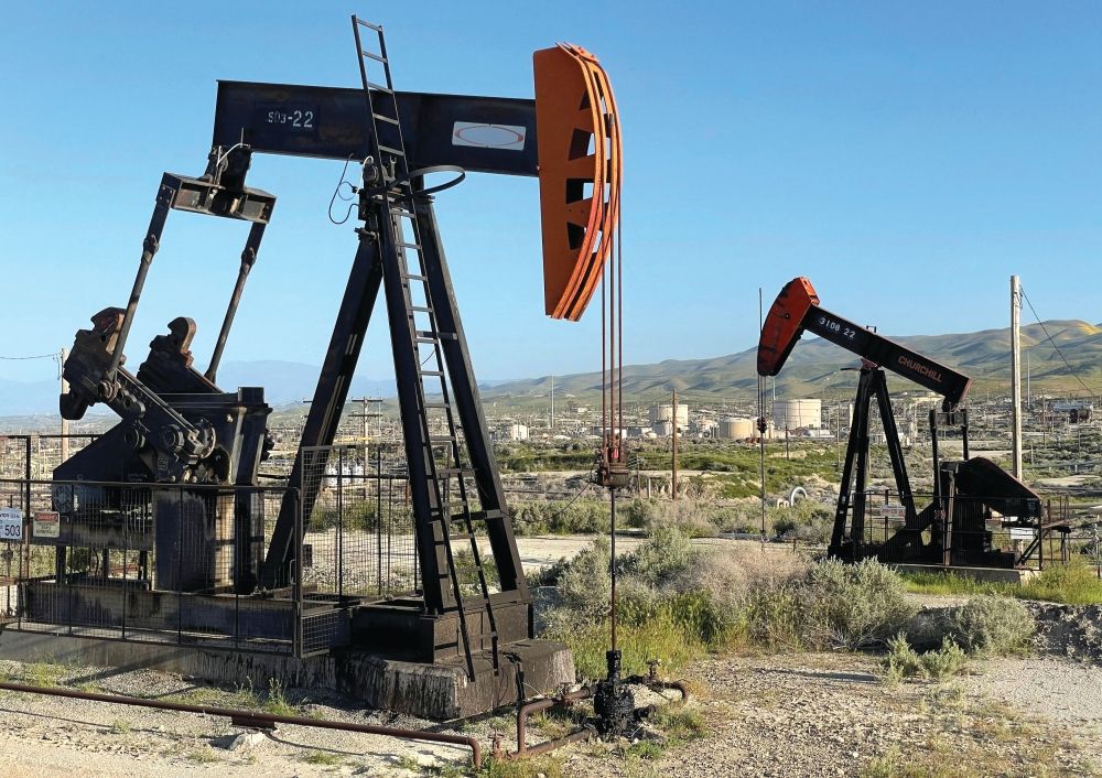 تذبذب أسعار النفط وسط توقعات تأجيل الرسوم الجمركية