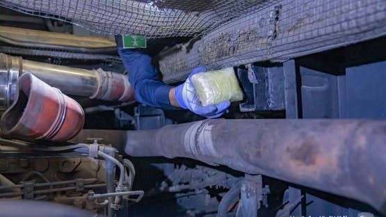 الخليج اليوم .. السعودية: إحباط تهريب 17 ألف حبة "كبتاغون" و4 كيلوغرامات من "الحشيش"