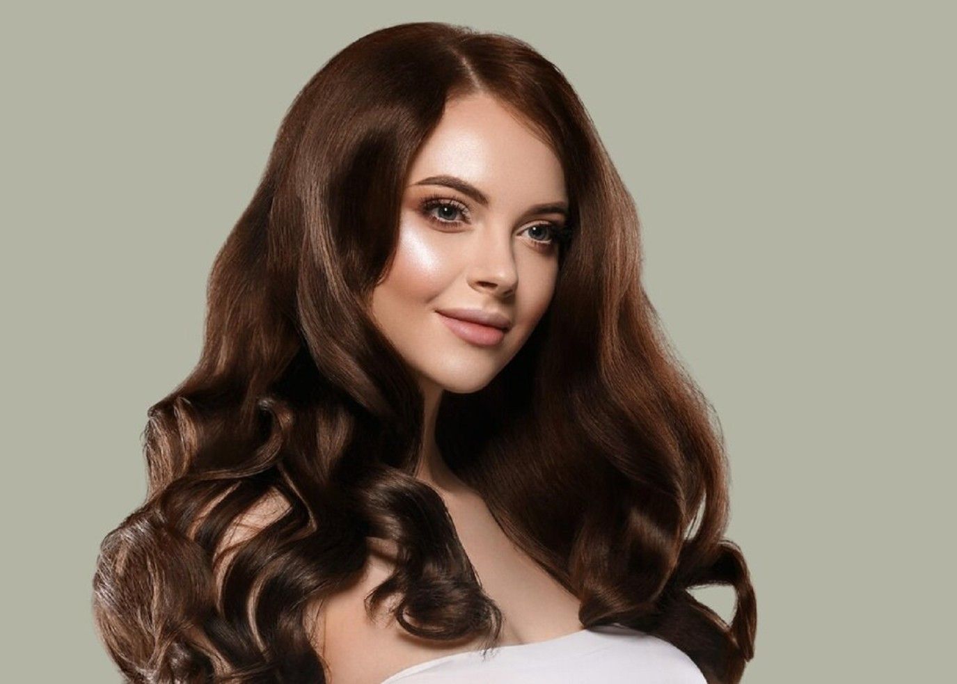 تجرِبتي مع زيت النعناع لتطويل الشعر من البطء إلى النموّ السريع