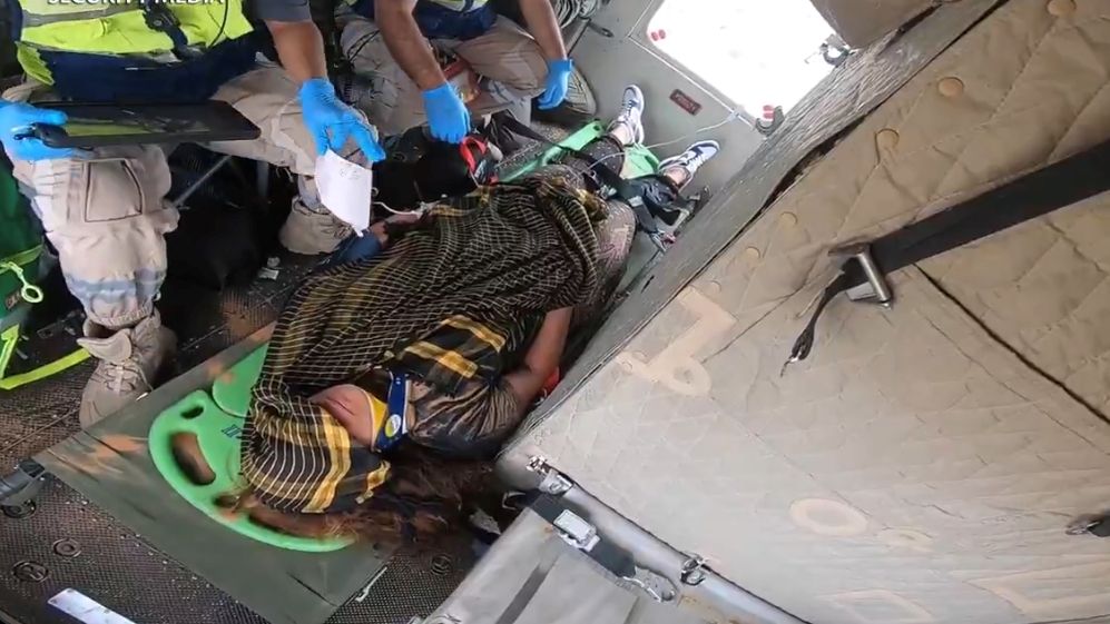 "الداخلية": الإسعاف الجوي ينقذ حياة امرأة تعرضت لحادث سير