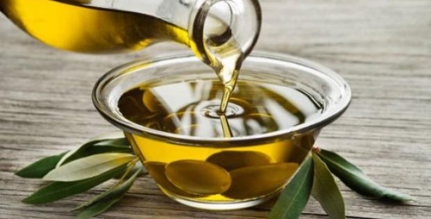 ماذا يحدث عند شرب زيت الزيتون على الريق؟.. تخلص من المرض المزعج تمامًا
