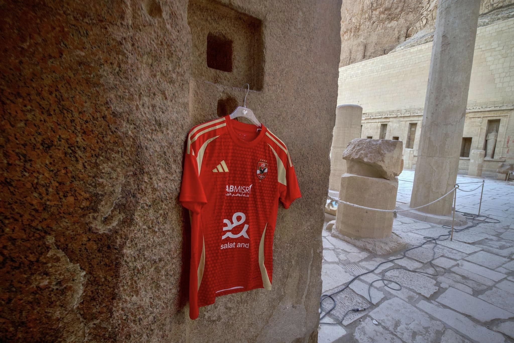 الأهلي ينشر صور تيشرت الفريق من معبد حتشبسوت ويعلق: إلى اللقاء مدينة الشمس