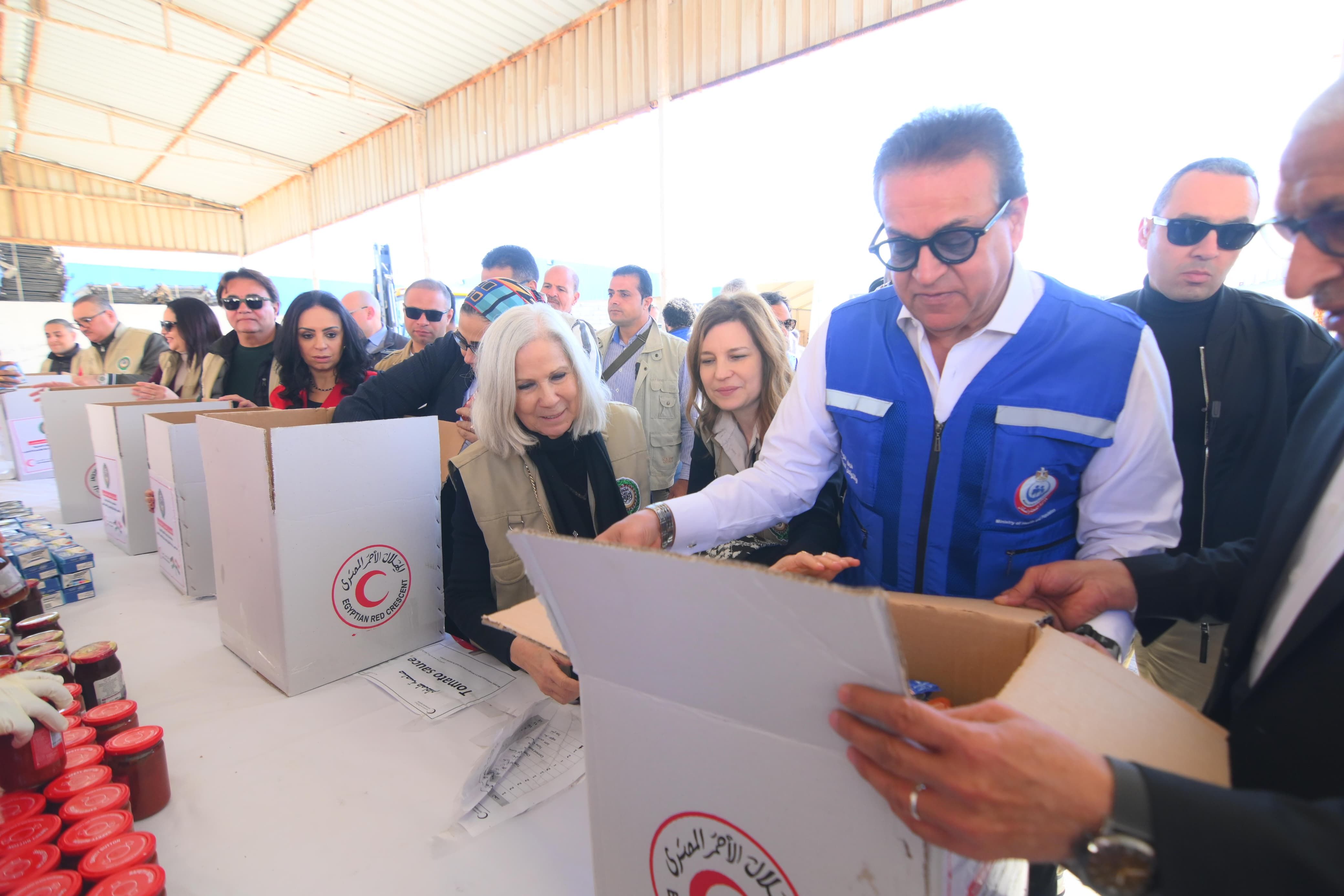 نائب رئيس مجلس الوزراء ووزيرة التضامن يطلقون قافلة مساعدات لدعم غزة