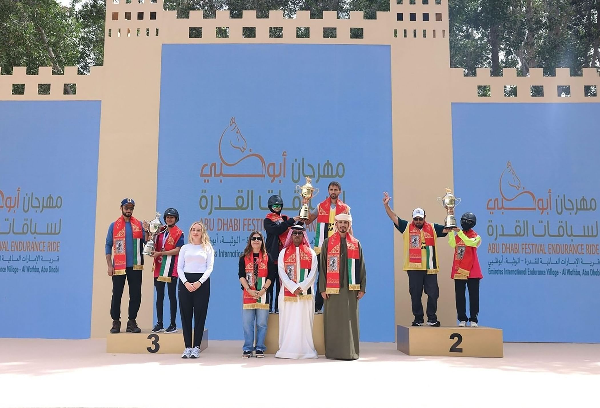 الامارات | ميثاء القبيسي بطلة سباق السيدات في مهرجان أبوظبي للقدرة