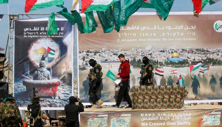 رسائل جديدة من "حماس" إلى ترامب ونتنياهو خلال تسليم 3 أسرى للاحتلال.. ما تفاصيلها