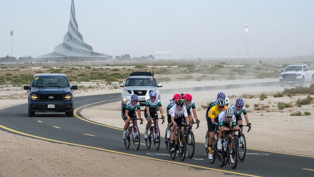 محمد بن راشد يشهد سباق السيدات لبطولة السلم للدراجات الهوائية