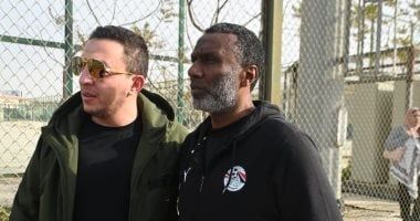 مصطفى أبو زهرة يتابع ترتيبات مباراة منتخب الناشئين والمغرب في الرباط