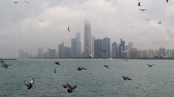 طقس غائم وفرص أمطار خفيفة إلى متوسطة حتى الثلاثاء