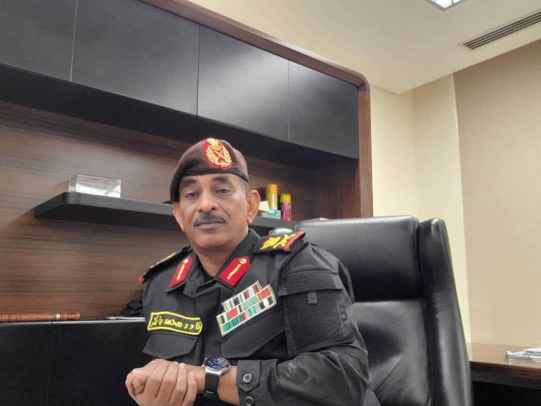 مقاطع فيديو نادرة لشهداء الحرس الرئاسي وهم يتلقون تنوير من قائدهم “المنصوري” يبلغهم فيه قبل ساعات من الحرب بنية الدعم السريع في الغدر بعد تمركزهم في مروي وانتشارهم في العاصمة.. شاهد ثبات وشجاعة الشهداء