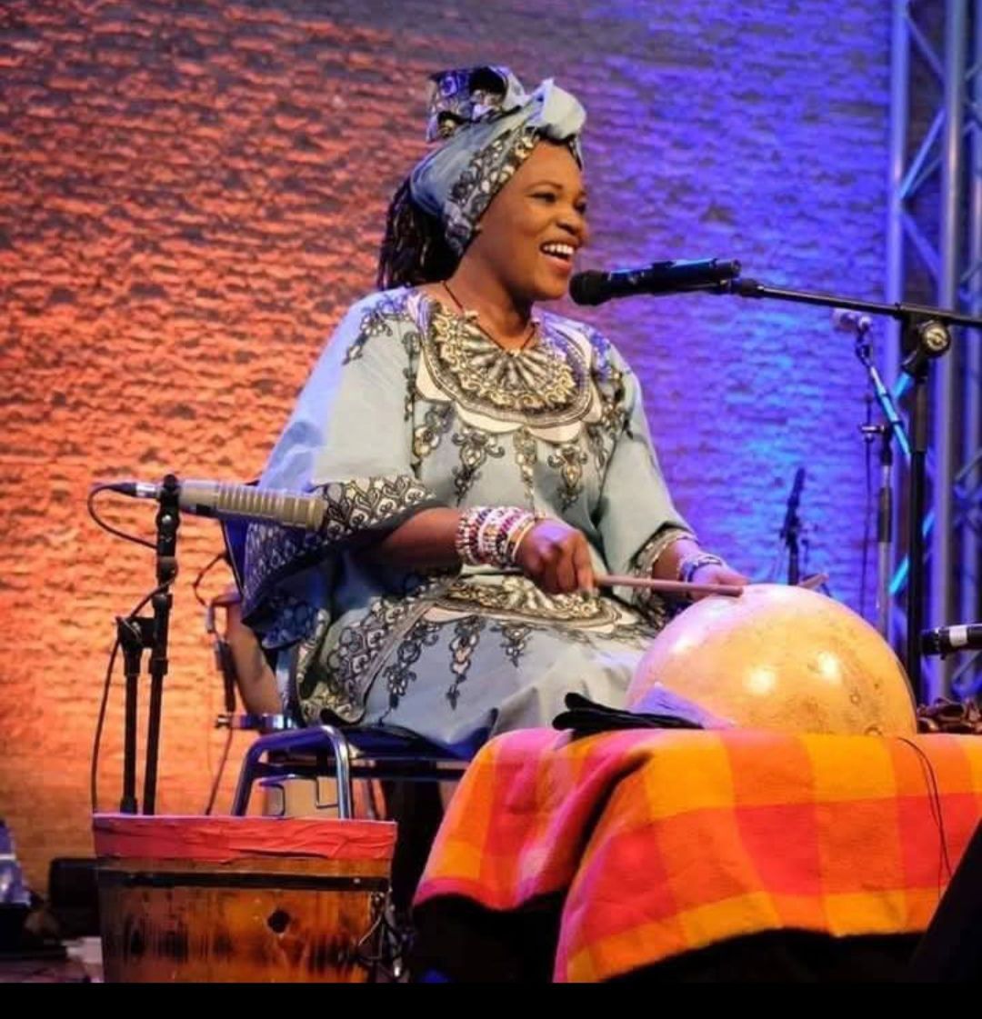 الموت يغيب الفنانة السودانية الشهيرة آسيا مدني