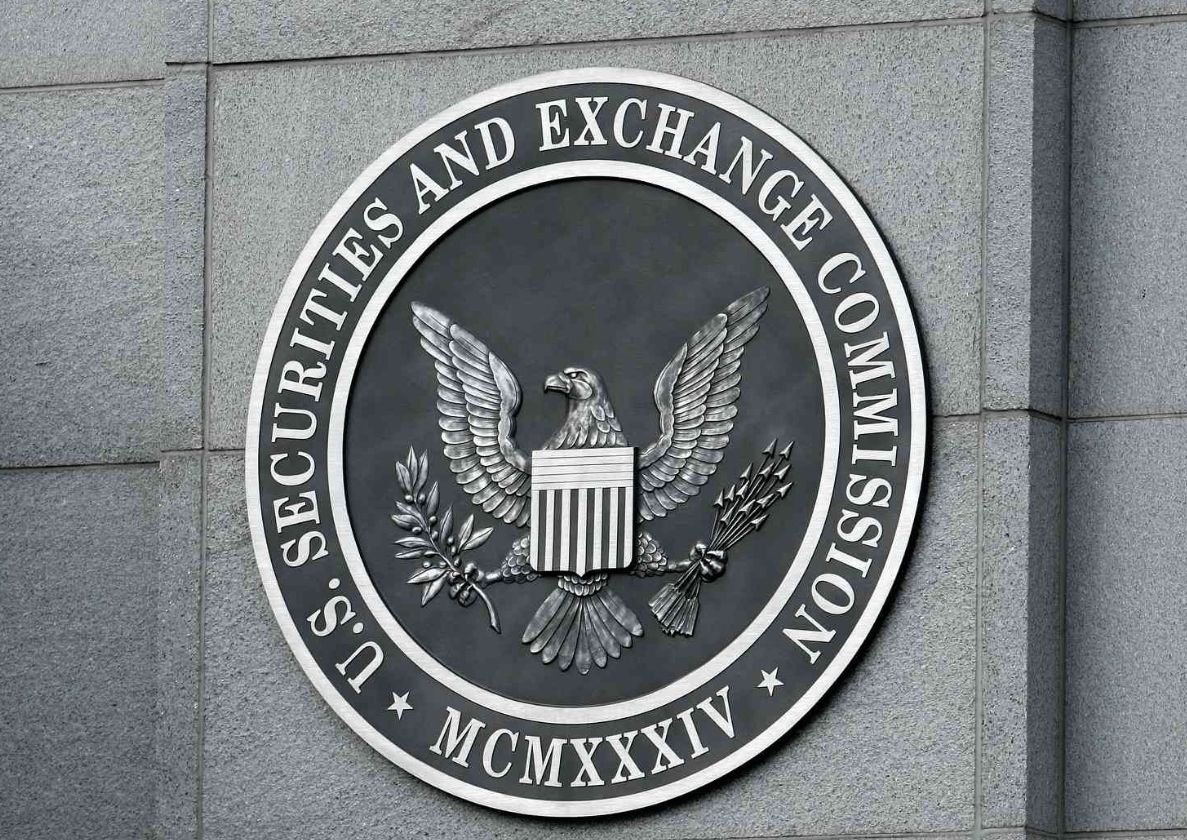 هيئة الأوراق المالية والبورصات تلمح إلى تسوية قضية كوين بيس