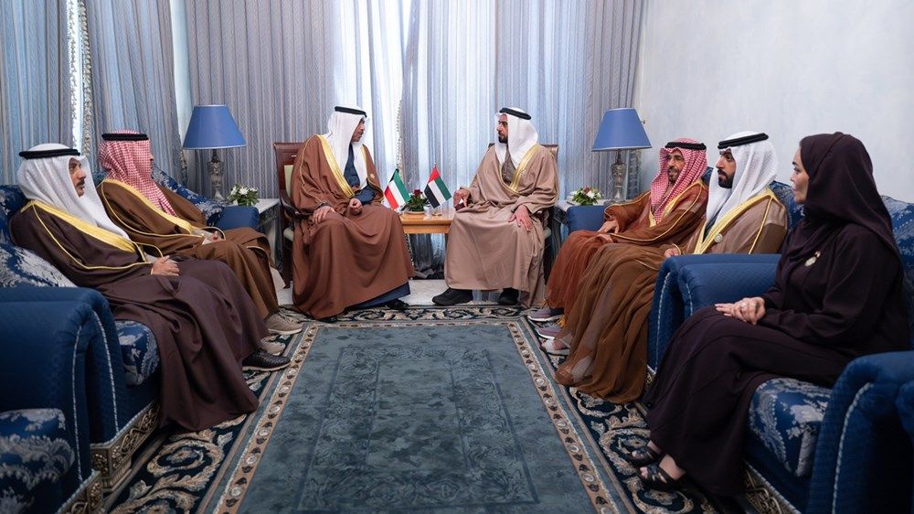 سيف بن زايد يلتقي عدداً من وزراء الداخلية ويبحث تعزيز التعاون المشترك