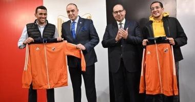 أحمد الجندى وشقيقه محمد أبطال العالم فى الخماسى الحديث يعلنان الزي الجديد لنادى الشمس