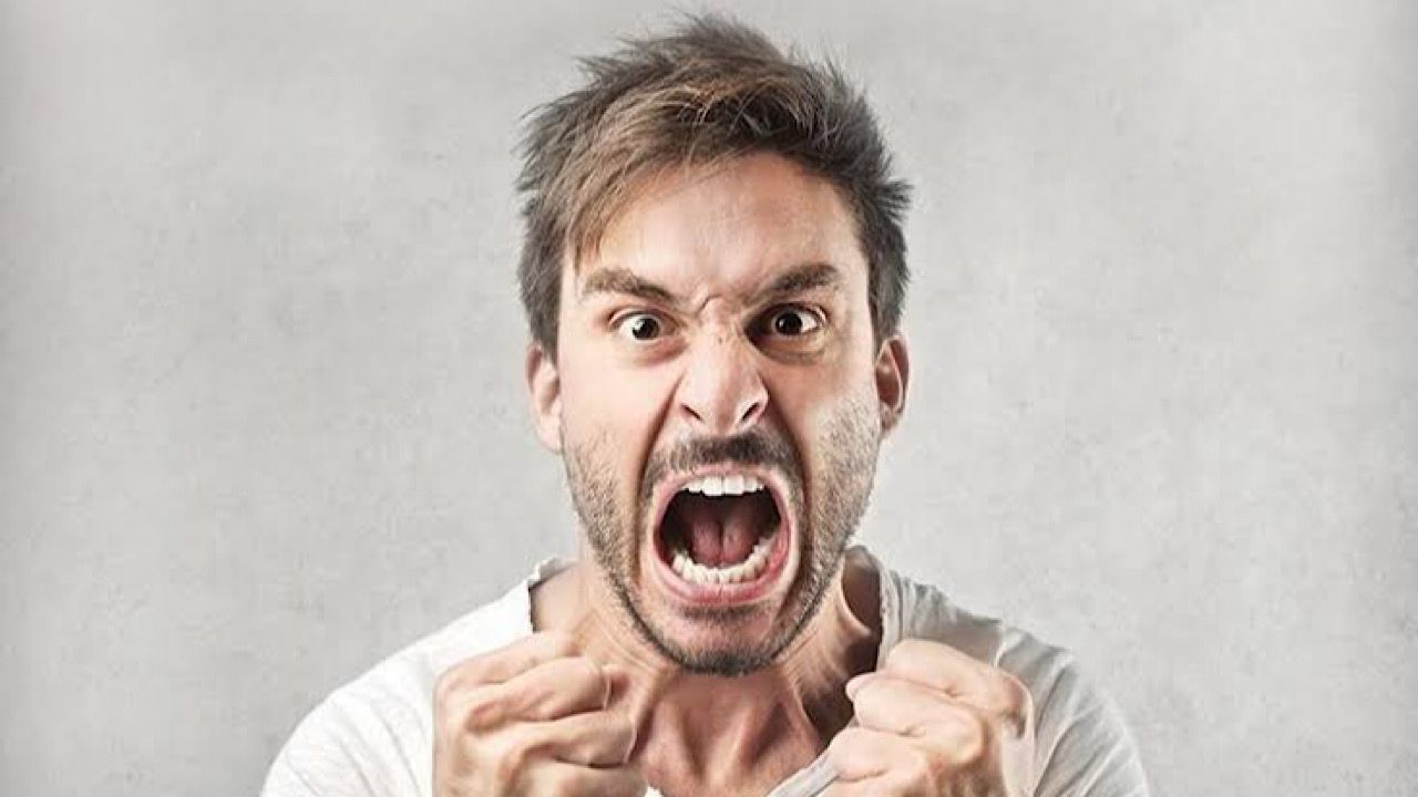 طبيب نفسي يكشف عن العين الثالثة للسيطرة علي الغضب الشديد .. فيديو