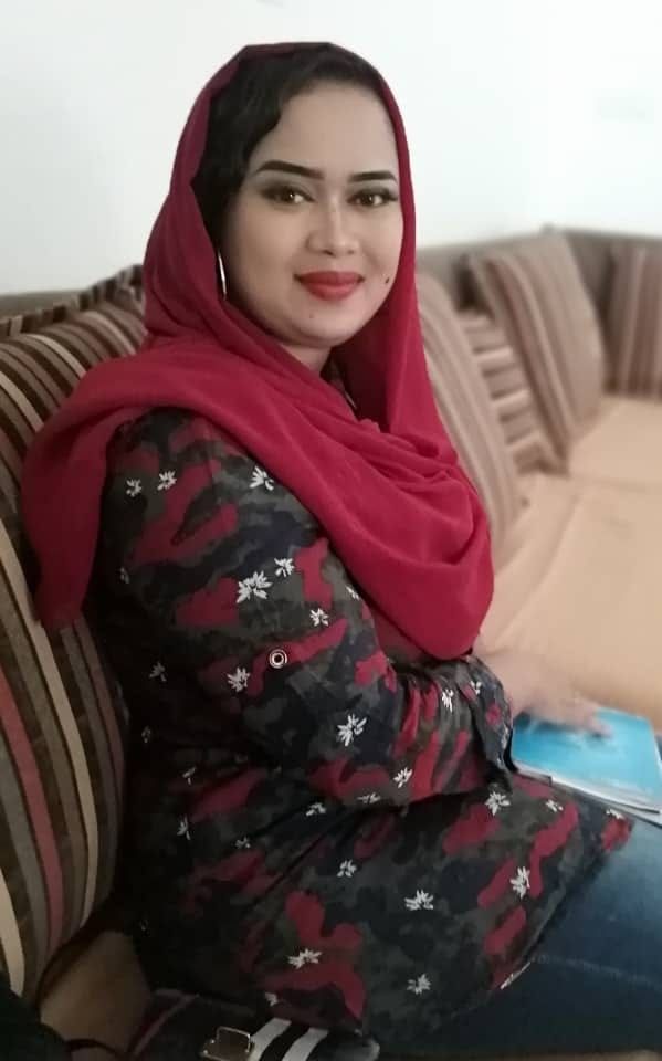 الصحفية عائشة الماجدي ترد على استفزازات الربيع عبد المنعم لأهالي الجزيرة: (وقاحة واستفزاز والبتعمل فيهو دا عدم احترام وبنات الجزيرة أشرف من أي جنجويدي)