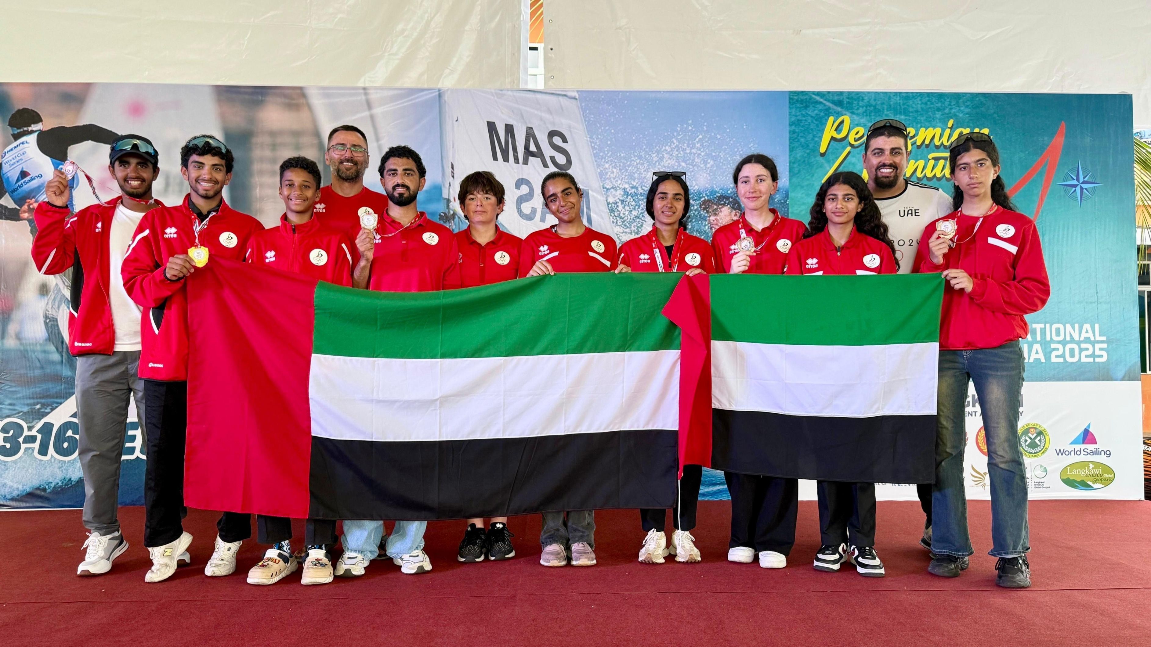 الامارات | 6 ميداليات للإمارات في بطولة ماليزيا الدولية للشراع