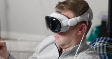 تكنولوجيا: آبل تستعد لتوفير Apple Intelligence لنظارة Vision Pro في أبريل