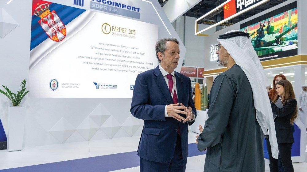 خالد بن محمد بن زايد يزور فعاليات معرض «آيدكس» 2025