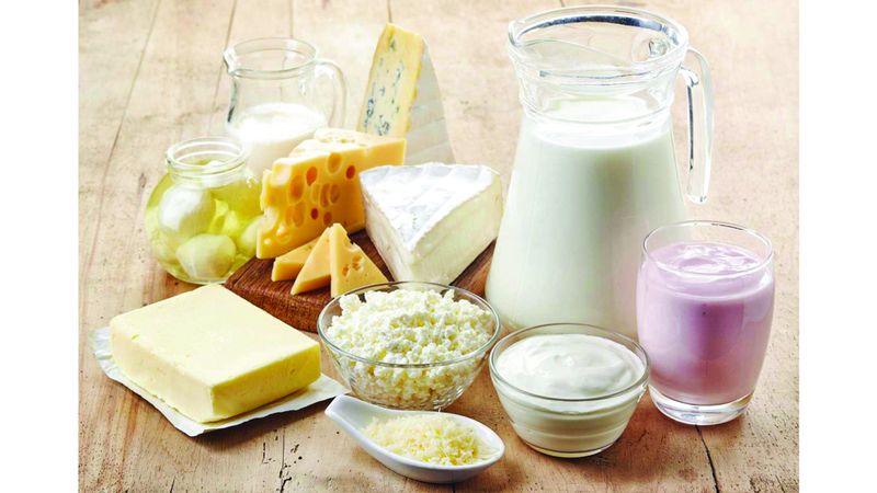 الامارات | دراسة: كوب من الحليب يومياً يقي من سرطان القولون