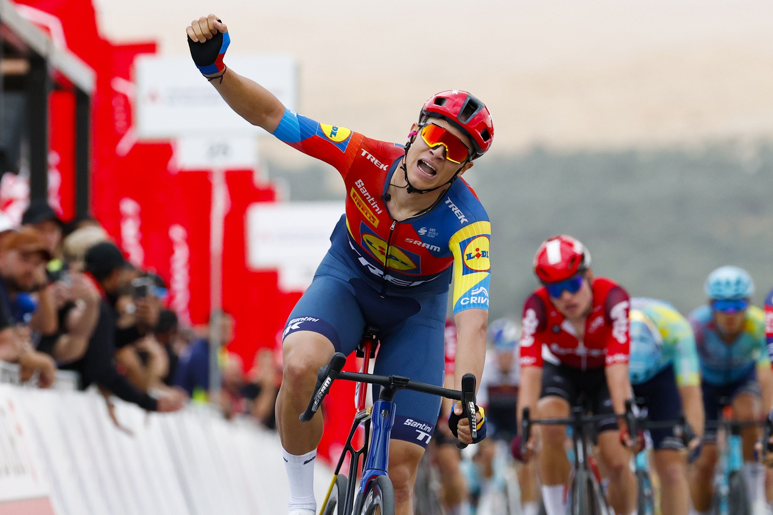 الامارات | الإيطالي ميلان يتوج بلقب المرحلة الأولى من طواف الإمارات