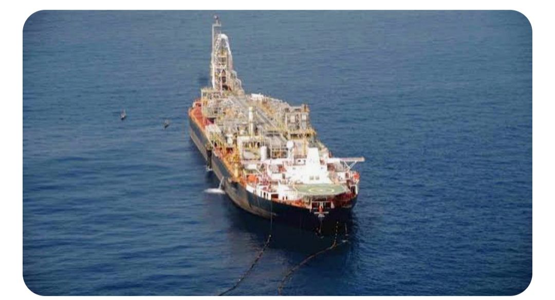 سفينة عملاقة تتجه الى هذه الدولة العربية لحفر أكبر بئر بترول احتياطياته مليارات الدولارات
