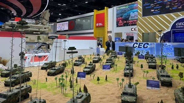 الصين تعزز حضورها في "آيدكس 2025" بأحدث التقنيات الدفاعية المتقدمة