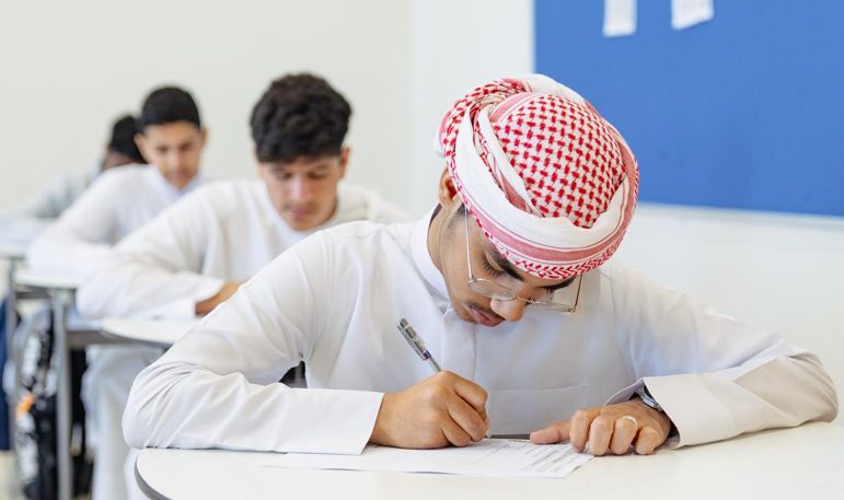 الامارات | الاختبارات التكوينية.. 4 مواد يؤديها الطلاب "ورقيا" و3 إلكترونيا‎