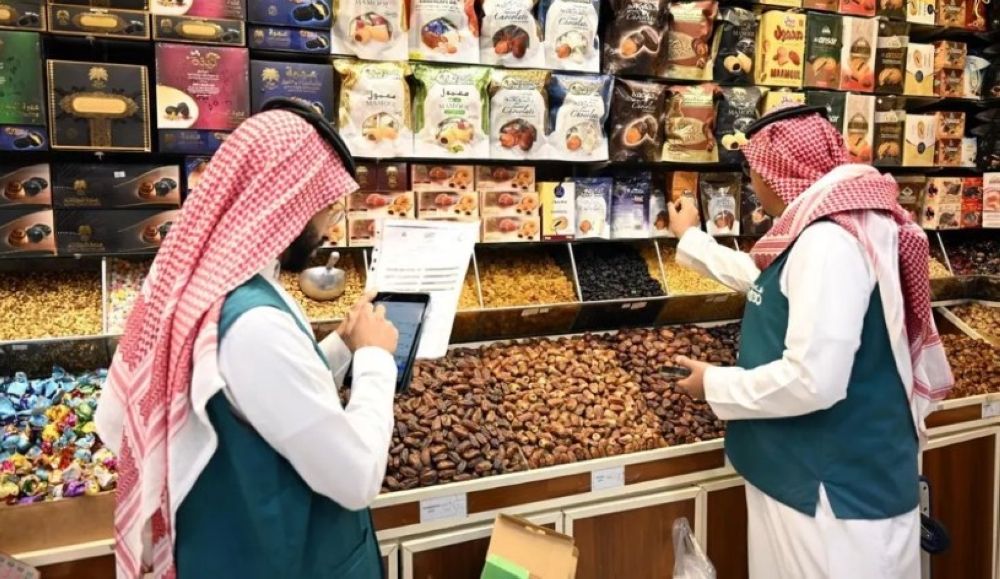صور.. 8 آلاف جولة رقابية على الأسواق بالمدينة المنورة