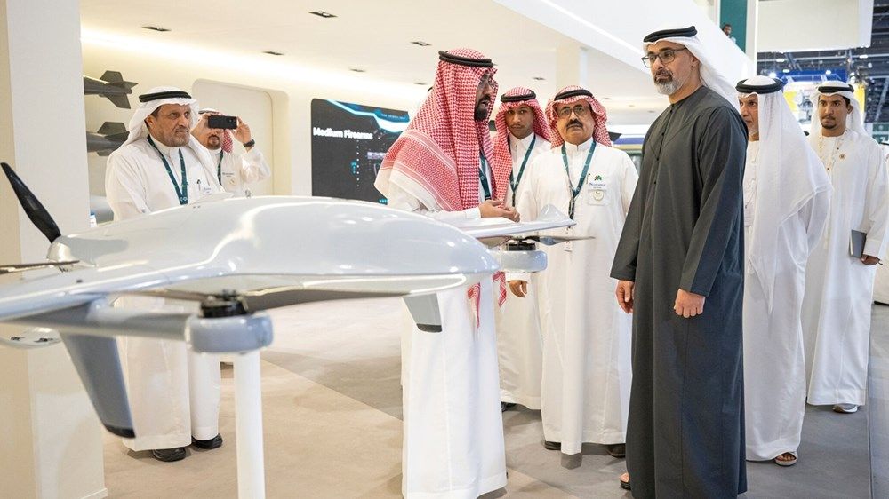 خالد بن محمد بن زايد يزور فعاليات معرض «آيدكس» 2025