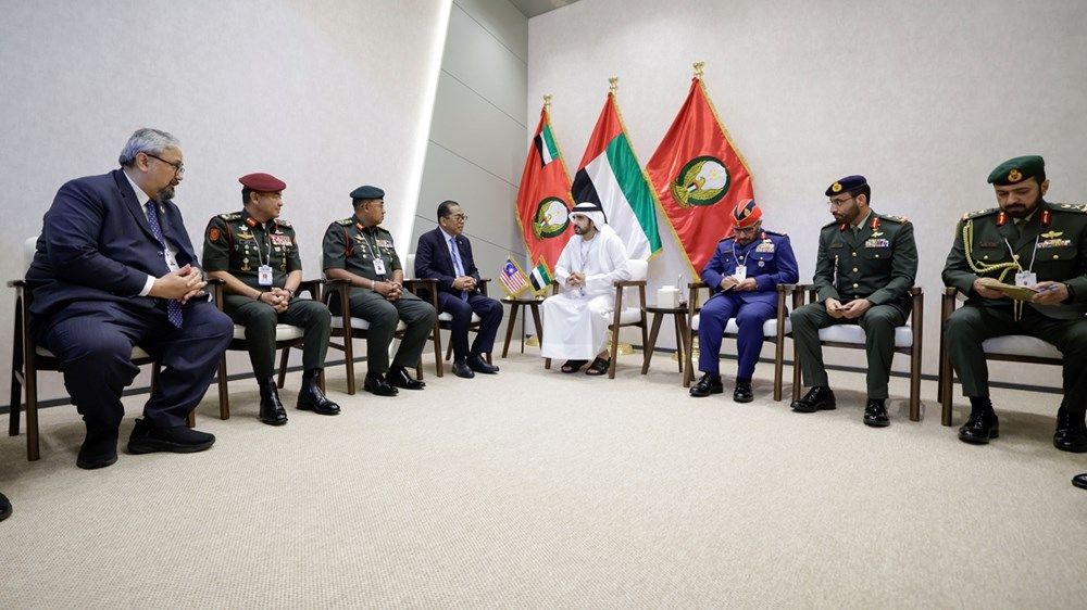 حمدان بن محمد يستقبل وزير الدفاع الماليزي ويبحث معه سبل تعزيز التعاون الثنائي