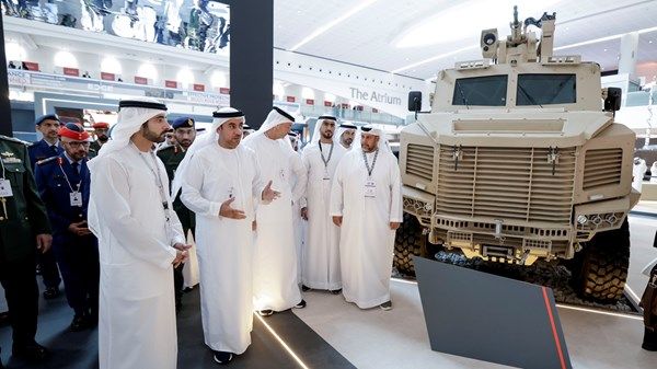 حمدان بن محمد يفتتح معرض «آيدكس» ويشيد بتطوّر الصناعات الدفاعية في الإمارات