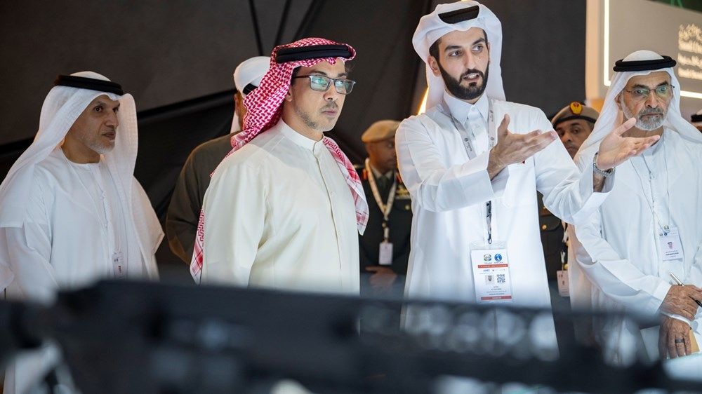 منصور بن زايد يزور «آيدكس 2025» ويطلع على أحدث ما تعرضه الشركات الوطنية والدولية