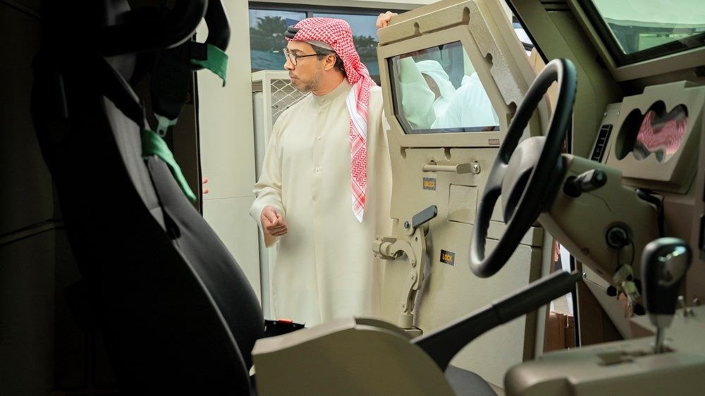 منصور بن زايد يزور «آيدكس 2025» ويطلع على أحدث ما تعرضه الشركات الوطنية والدولية