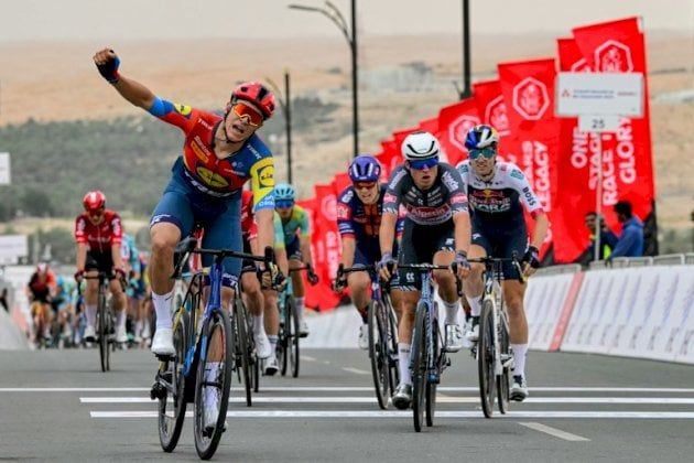 طواف الإمارات: الإيطالي ميلان يحرز لقب المرحلة الأولى