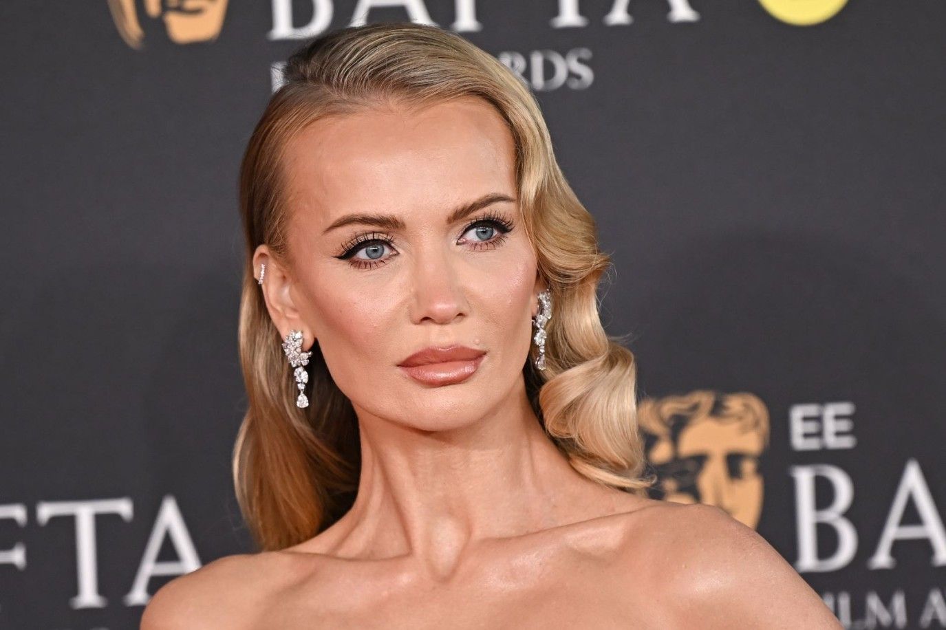 تسريحات شعر النجمات في حفل جوائز البافتا 2025.. كلاسيكية بلمسة عصرية