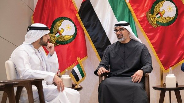 خالد بن محمد بن زايد يلتقي حمدان بن محمد على هامش معرض «آيدكس» 2025
