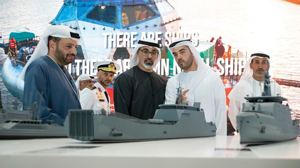 خالد بن محمد بن زايد يشهد جانباً من فعاليات اليوم الثاني من معرضَي "آيدكس" و"نافدكس" 2025