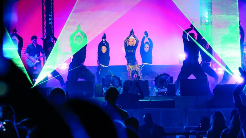 الامارات | كريستينا أجيليرا تخطف الأنظار في «ليالي السعديات»