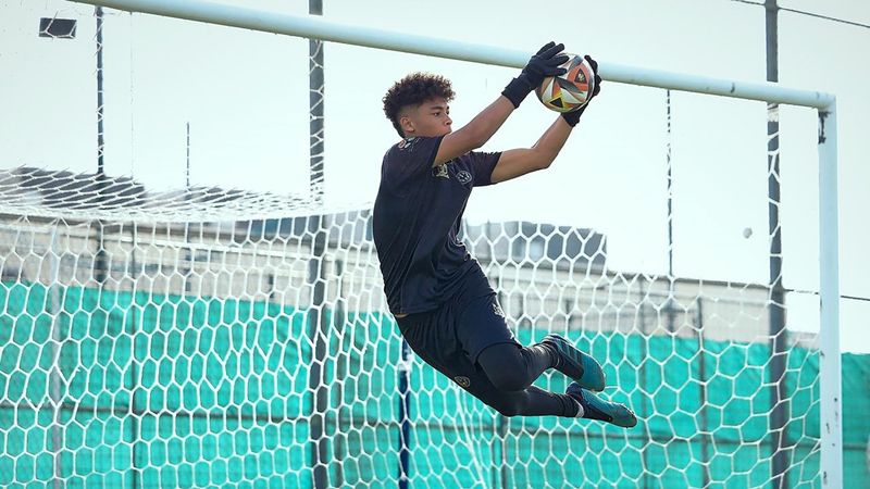 الامارات | أصغر حارس مرمى مقيم يخطف الأنظار في دوري «الثانية»