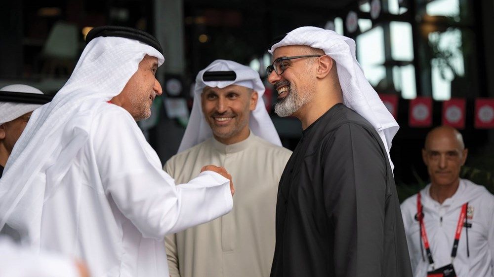 خالد بن محمد بن زايد يلتقي فريق الإمارات «إكس آر جي» في المرحلة الثانية من طواف الإمارات 2025