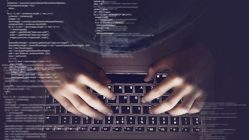 الامارات | مؤثرات وممثلات تورطن في استدراج الضحايا.. الاستيلاء على 900 ألف درهم من ضحية ابتزاز إلكتروني