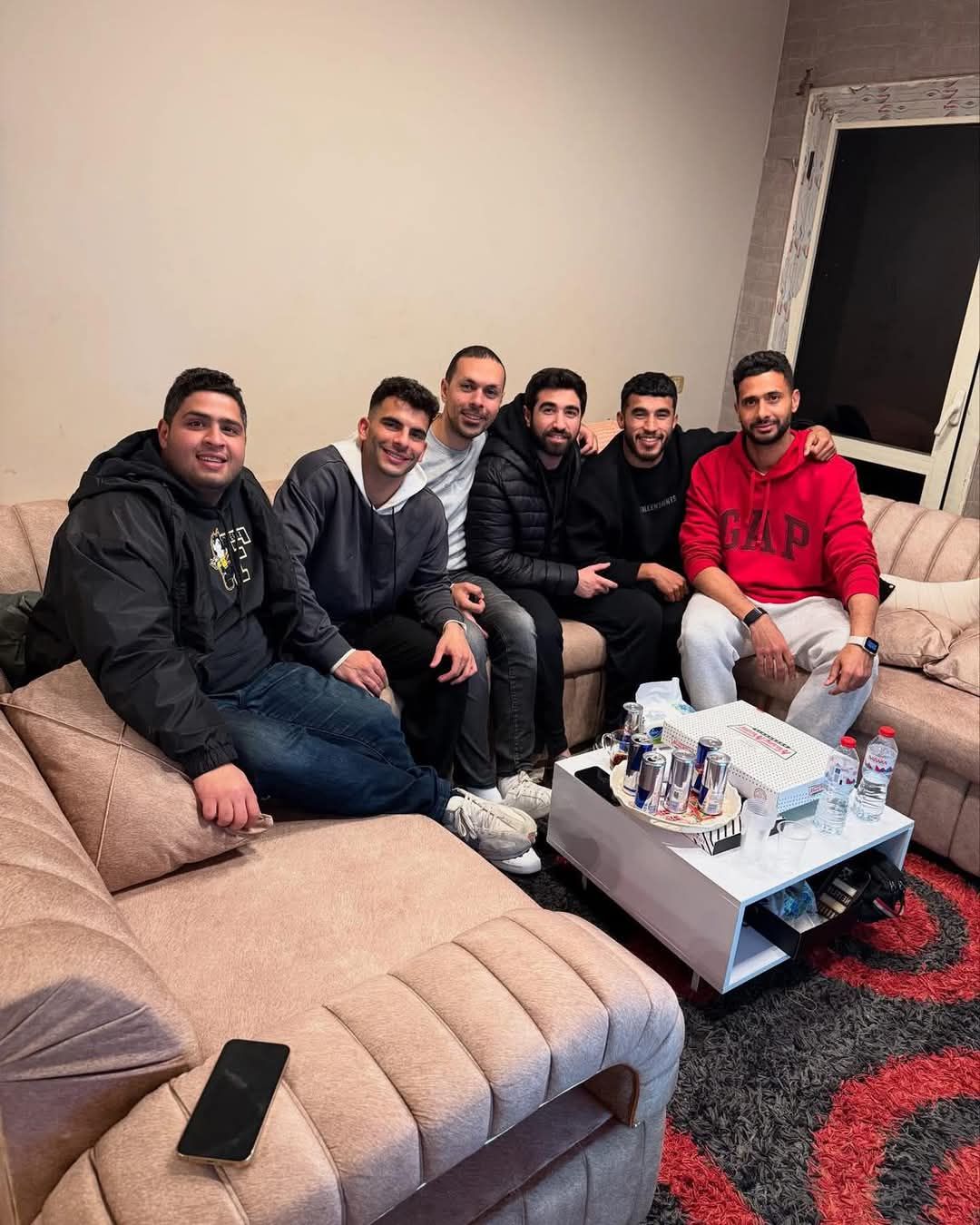 زيزو يزور لاعب الإسماعيلى بعد جراحة وتر أكيليس.. صورة