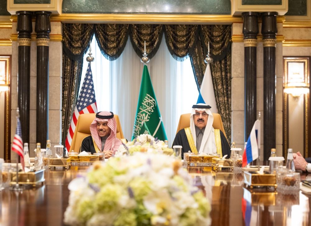 شاهد| رسالة سلام.. صور من مفاوضات روسيا وأمريكا داخل قصر الدرعية