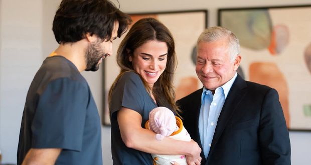 الملكة رانيا توثّق لحظات عائلية مؤثرة بعد ولادة حفيدتها