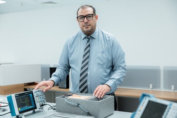 جامعة الإمارات تطور تقنية لمراقبة تدفق الدم من دون جراحة والتنبؤ بالجلطات