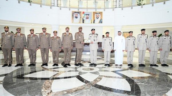 قائد الحرس الوطني يزور «قيادة شرطة الشارقة» وملتقى الابتكار الأمني